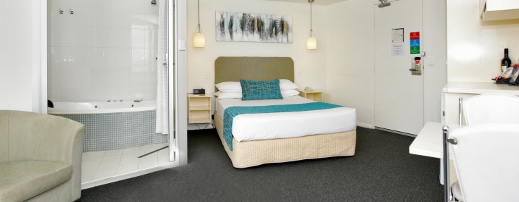 Premium Spa Motel Room in Adelaide